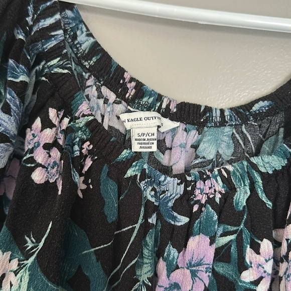American Eagle Off the Shoulder Floral Top - Picture 4 of 8